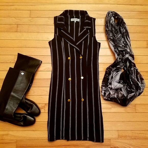 Dresses & Skirts - 🛍3/$15 Cute pinstripe button up dress sz S